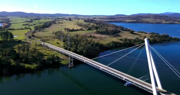 シドマス、タスマニア州近くのテイマー川による長いスパンのバットマン橋. - 映像、動画