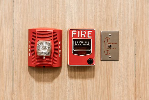 premere l'interruttore di trazione in caso di incendio, presa di corrente del telefono e
  - Foto, immagini
