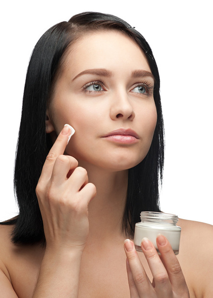 Woman applying moisturizing cream - Fotoğraf, Görsel