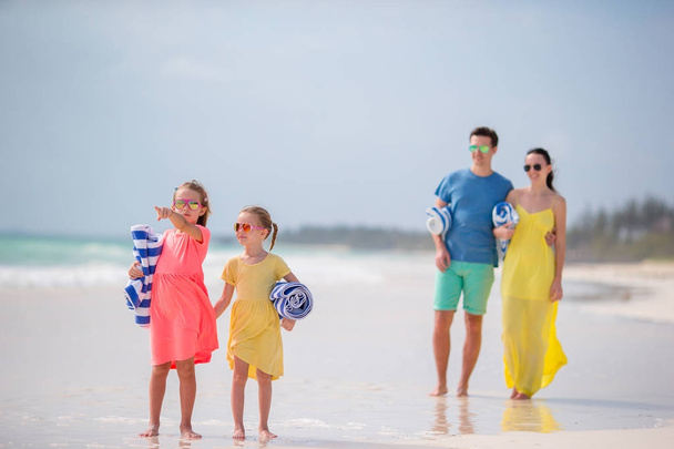 Young family on the beach. Little kids with towels - Foto, Imagen