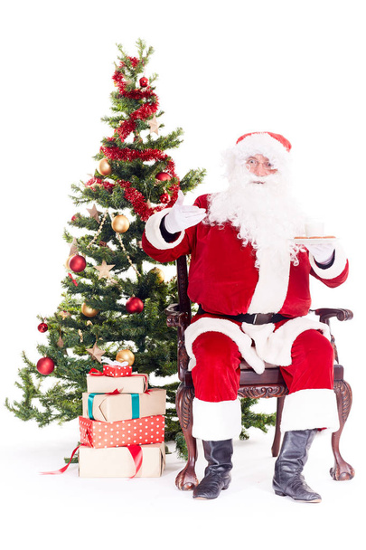 Santa vicino all'albero di Natale
 - Foto, immagini