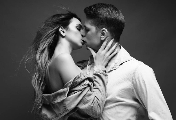 Fashion shoot of a sexy couple - black and white picture - Foto, imagen