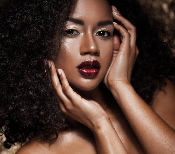 young elegant african american woman with afro hair. Glamour makeup. Golden Background. - Fotoğraf, Görsel