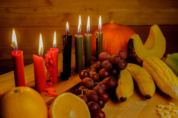 Kwanzaa dovolená concept s zdobí sedm svíčky červené, černá - Fotografie, Obrázek