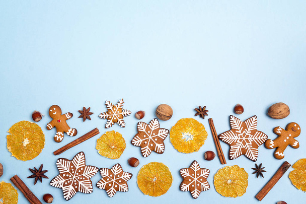 Christmas homemade gingerbread cookies with orange and spices on - Φωτογραφία, εικόνα