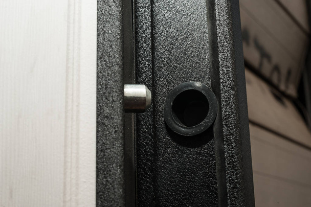 Anti-burglar equipment of the outside apartment metal door - Фото, изображение