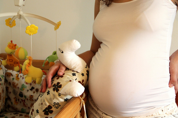 güzel bir hamile kadın mide - Fotoğraf, Görsel