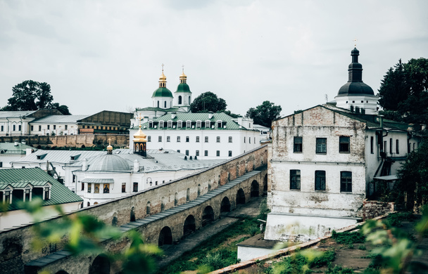 bellissimi vecchi edifici della chiesa di Kiev Pechersk Lavra, Ucraina
 - Foto, immagini