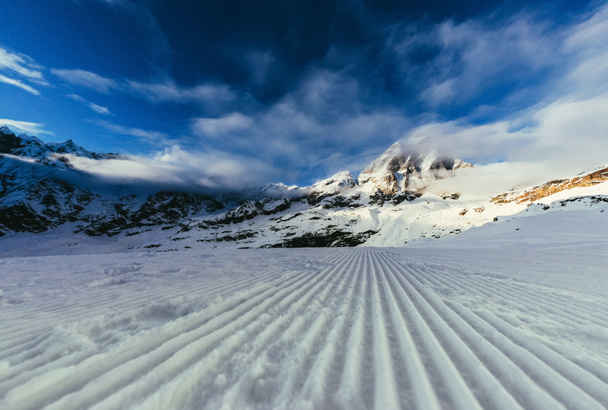 rustige bergen landschap onder de blauwe hemel, Oostenrijk - Foto, afbeelding