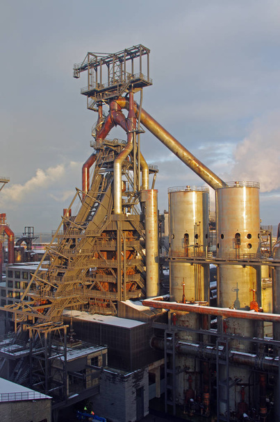 Wielkich pieców: zakład przemysłowy do produkcji wytopu metali - Zdjęcie, obraz