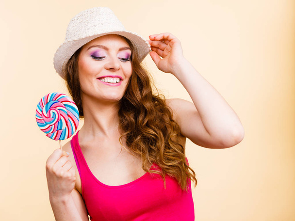 Woman holds colorful lollipop candy in hand - Foto, Imagem