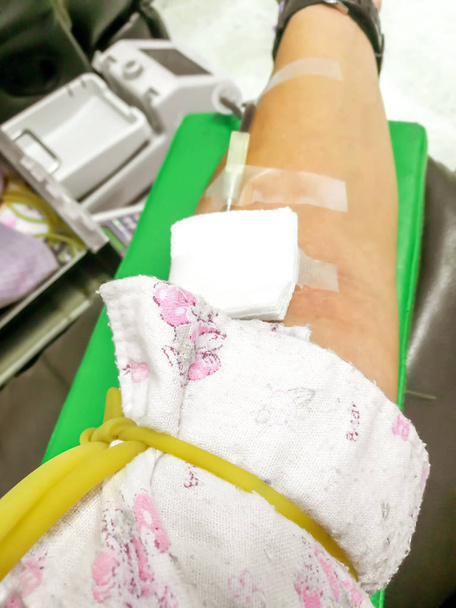 他の患者の病院に献血者の腕を使用します。献血は、他の患者の生活にもう一つの貢献です。タイのメリットである、. - 写真・画像