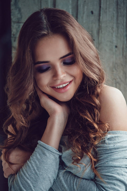 Portrait of a sexy woman with makeup and beautiful hair. - Foto, afbeelding