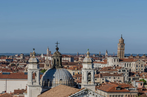 monet historialliset tornit Venetsiassa
 - Valokuva, kuva