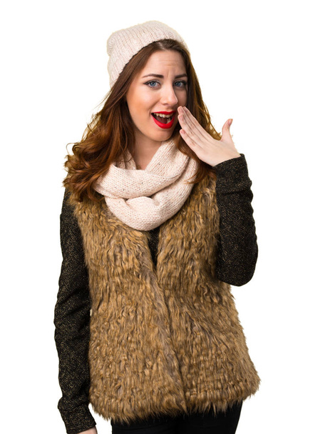 Девушка в зимней одежде делает неожиданный жест
 - Фото, изображение