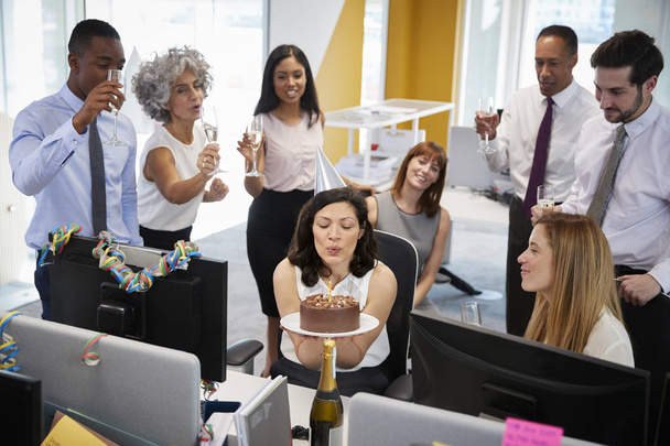 Colleagues gathered at womans desk  - 写真・画像