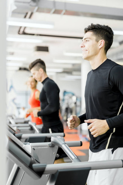 Group of young people running on treadmills in a fitness center - Foto, Imagem