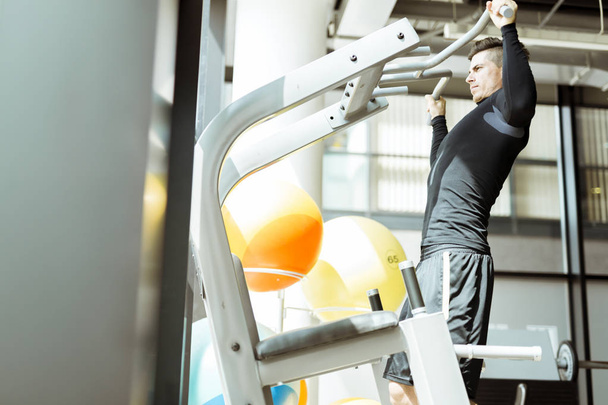  man working out in a  gym - Фото, изображение