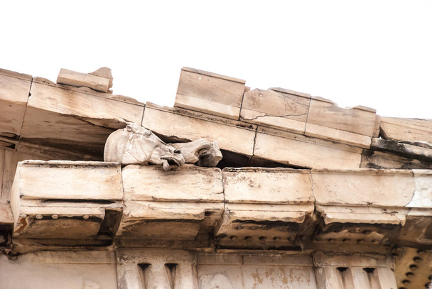 Escultura de la cabeza del caballo en el friso del partenón de Atenas Acrópolis Grecia
  - Foto, Imagen