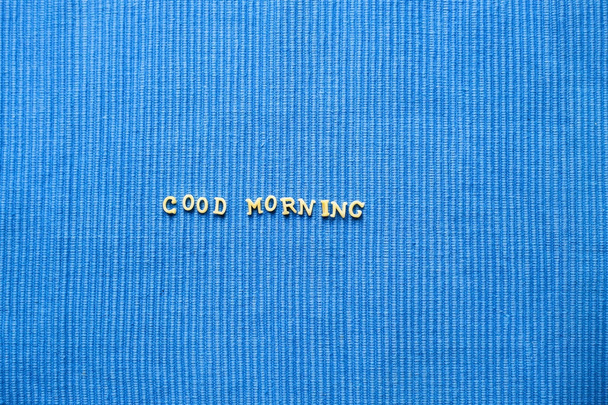 Знак доброго утра на синей салфетке
 - Фото, изображение