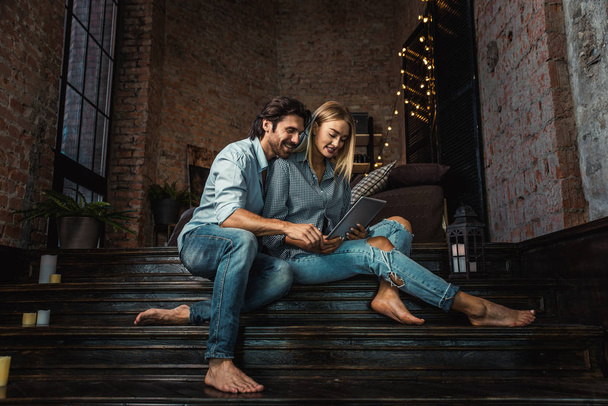 Couple at home watching tablet - Фото, изображение