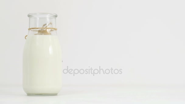 milk bottle woman turn dairy health - Séquence, vidéo