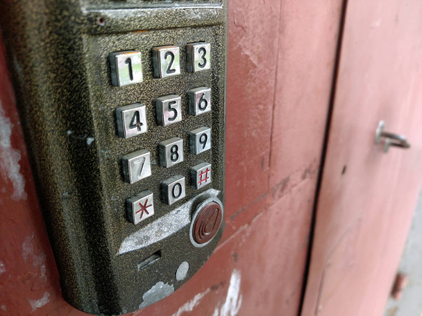 Painel de controle de acesso à porta para bloquear e destrancar a porta. Sistema de segurança
 - Foto, Imagem