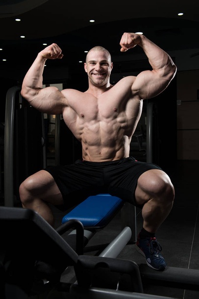 Healthy Young Man Flexing Muscles - Fotoğraf, Görsel