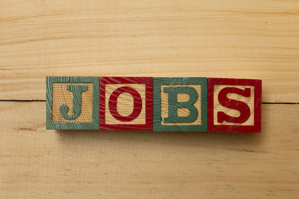 Dřevěná kostka slova na dřevěný stůl pracovní místa - Fotografie, Obrázek