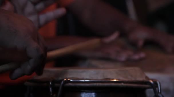 Hraje na bicí Candombe v Montevideo - Záběry, video