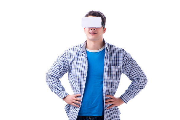 バーチャルリアリティVRメガネをかけている若い男 - 写真・画像