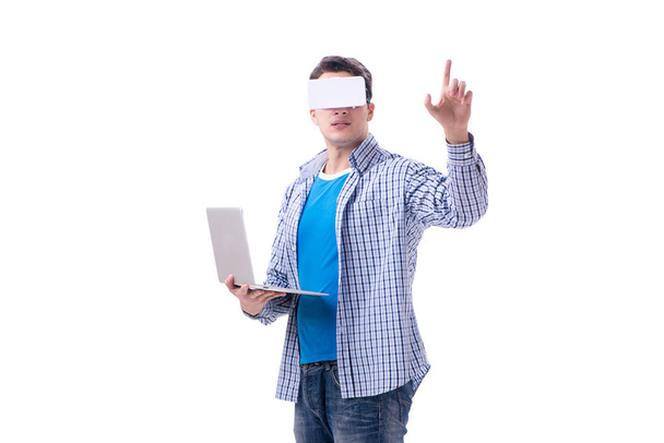 Nuori mies yllään virtuaalitodellisuus VR lasit - Valokuva, kuva