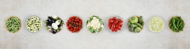 Gıda üstten görünüm sebze mermer mutfak tezgah üzerinde izole web - Fotoğraf, Görsel