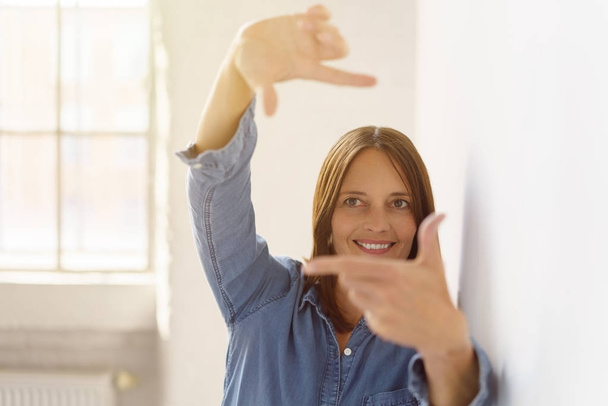 Happy woman making frame gesture - Photo, image