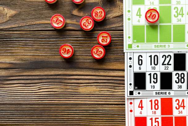 sayı topları ile renkli bingo kartları - Fotoğraf, Görsel