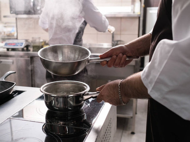 chef cooking restaurant kitchen professional work - Foto, Bild