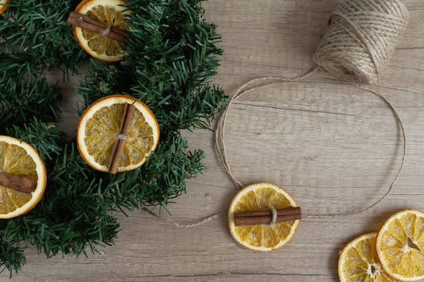 pine branches, dried oranges, cinnamon, make decor - Fotografie, Obrázek
