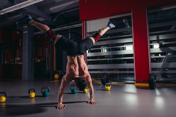 Handstand push-up man workout at gym - Fotoğraf, Görsel