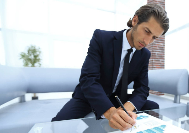 businessman working with a financial report. - Фото, зображення