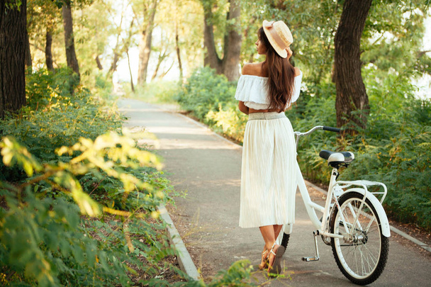 The charming girl in a park alley - 写真・画像