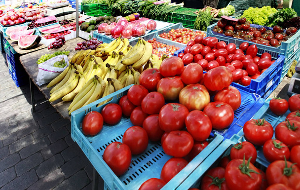Farmářský trh se zeleninou a ovocem ve Španělsku - Fotografie, Obrázek
