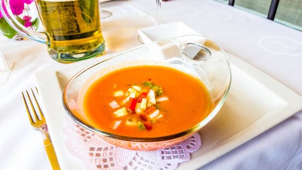 Sopa de gaspacho de tomate espanhol no prato
. - Foto, Imagem