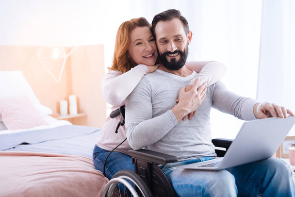 Alert woman cuddling with her paralyzed man - Фото, зображення