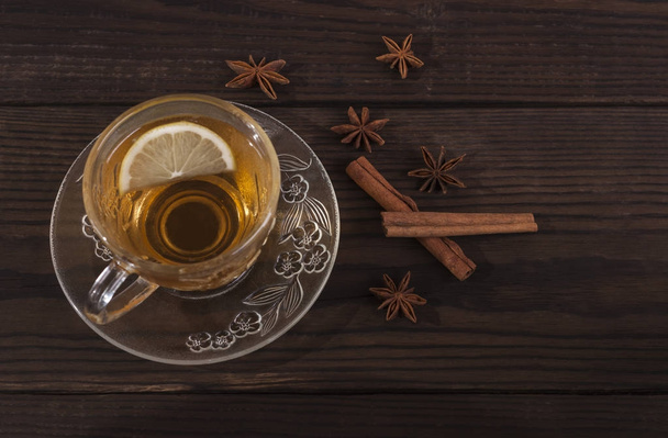 csésze tea a fából készült háttér - Fotó, kép