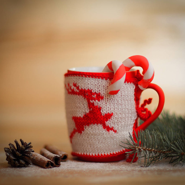 Christmas Cup ornaments and cinnamon sticks on wooden background - Foto, immagini