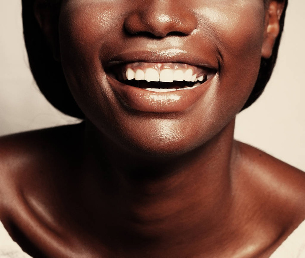 Close up portrait of beautiful young black woman laughing - Foto, Imagen