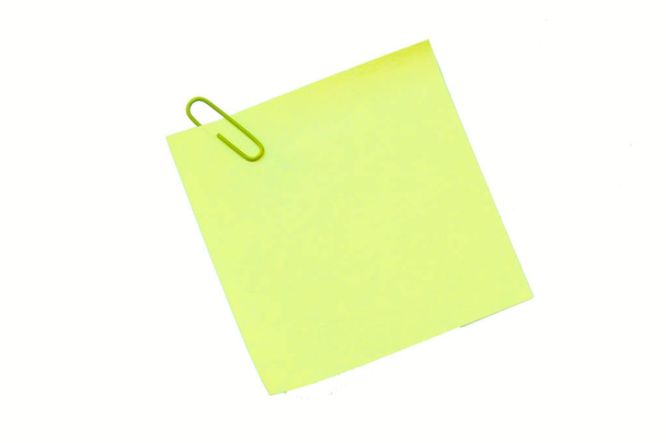 nota adhesiva amarilla aislada sobre fondo blanco
 - Foto, Imagen