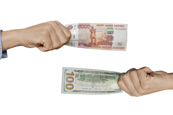 Ręce wymiany rubli za dolary. - Zdjęcie, obraz