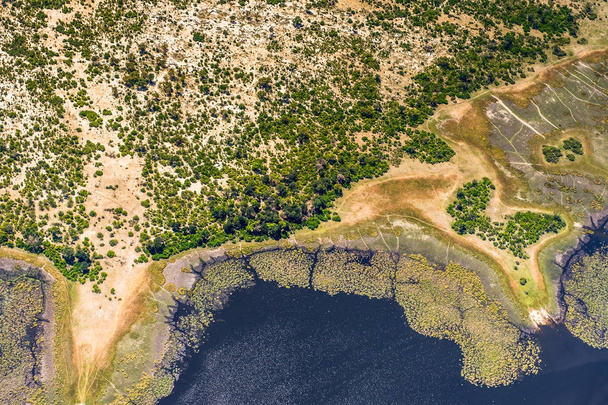 オカバンゴ デルタ (オカバンゴ草原)、ボツワナ 7 驚異アフリカの自然の 1 つの空撮 - 写真・画像