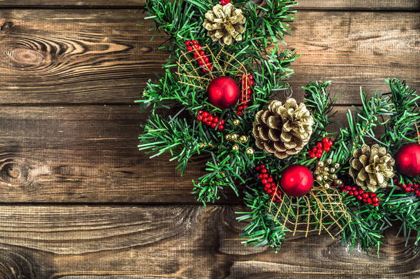 Christmas wreath hanging on wooden door - Zdjęcie, obraz